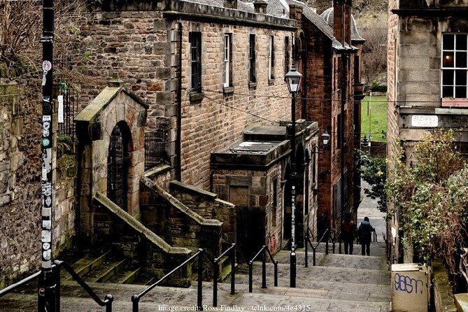 Private 4h Walking Tour in Edinburgh with Edinburgh Castle Tour - St Giles Cathedral: Short, Imposing, and Worth the Stop