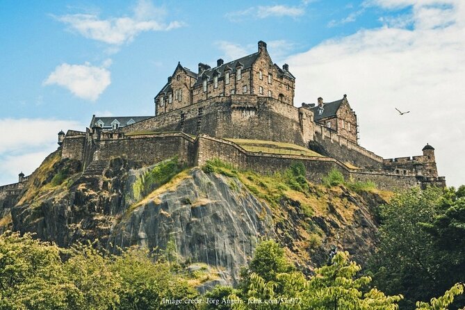 Private 4h Walking Tour in Edinburgh with Edinburgh Castle Tour - Price and Value: Is $300 Per Person Fair for This Tour?