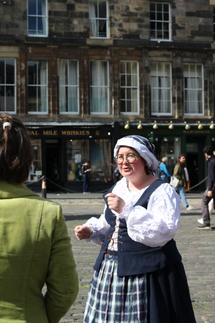 Private Discovery Tour: Edinburgh's Strange & Secret History - Starting at The Beehive Inn and climbing Castle Hill