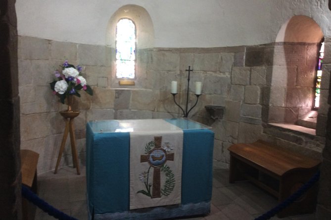 Private Edinburgh Castle Tour - The 3 to 4 hour flow: battlements first, then chapel, hall, memorial, cannon