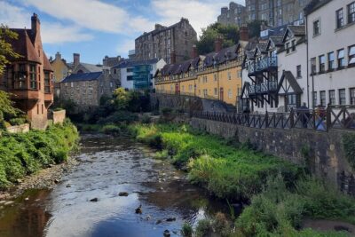 Private Edinburgh City 4-Hour Guided Tour in a black cab LEVC TX - Royal Mile to Holyrood: the spine of Old Town