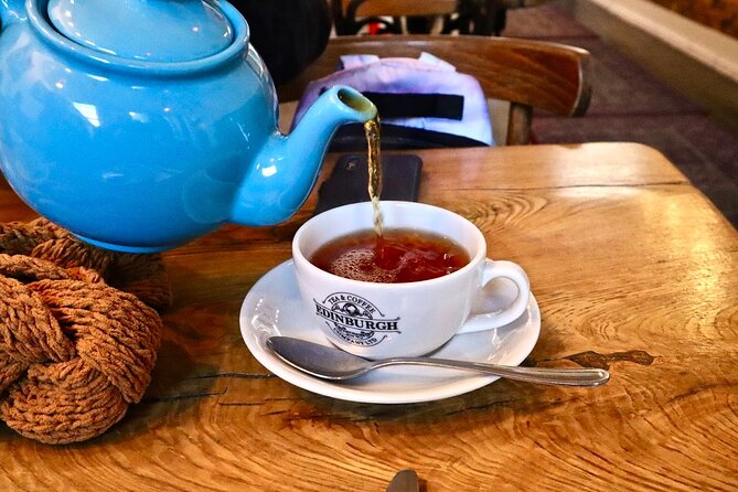 Private Food Tour of Edinburgh with Haggis, Scotch & More - Walking landmarks with Scottish food in your pocket