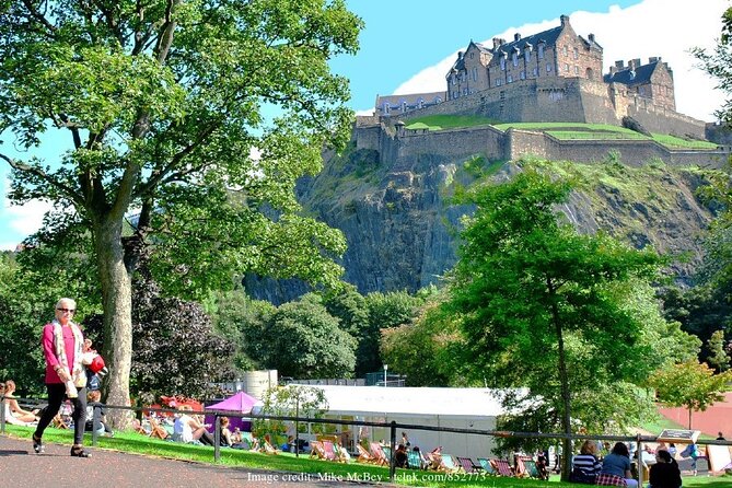 Private Full-Day Walking Tour in Edinburgh with Edinburgh Castle - Princes Street Gardens: break time with big views