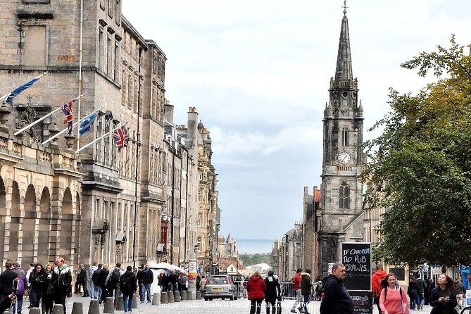 Private Full-Day Walking Tour in Edinburgh with Edinburgh Castle - Calton Hill viewpoints: the quick win stop