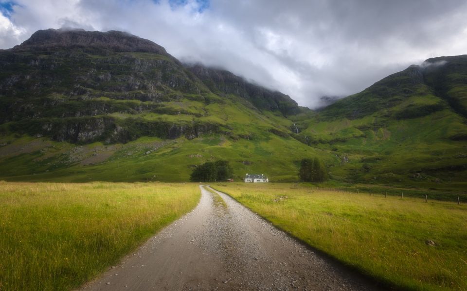Private Harry Potter Day Tour For Small Groups - Glen Coe and the Prisoner of Azkaban Background Vibe