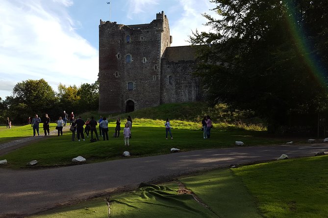 Private Outlander Day Tour from Edinburgh - Midhope Castle (Lallybroch): the Outlander moment with real estate access rules