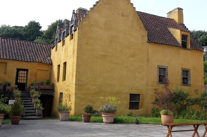 Private Outlander Tour from Edinburgh - Culross as Cranesmuir: cobblestones and Claire’s herb garden area