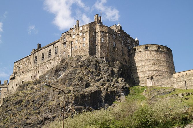 Private Walking Tour: Edinburgh Highlights, including entry to Edinburgh Castle - Bobby’s statue, then Elephant House: quick stops that scratch two itches