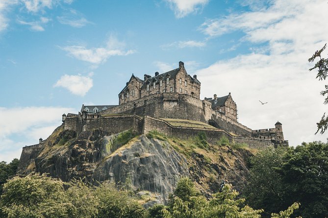 Private Walking Tour: Edinburgh Highlights, including entry to Edinburgh Castle - The Royal Mile and St Giles: finding the little clues the city leaves for you