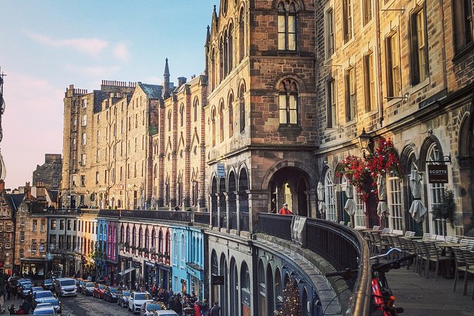 Private Walking Tour: Edinburgh Highlights, including entry to Edinburgh Castle - Mercat Cross and City Chambers: markets, power, and handprints