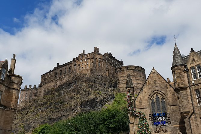 Public guided tour of Edinburgh at a minimum price - in French - Key highlights worth your attention