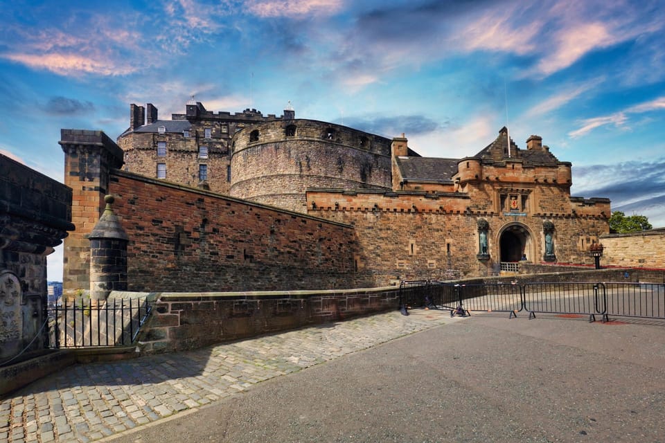 Skip-the-line Edinburgh Castle with Old Town Walking Tour - Entering Edinburgh Castle: what you’ll see in 110 minutes