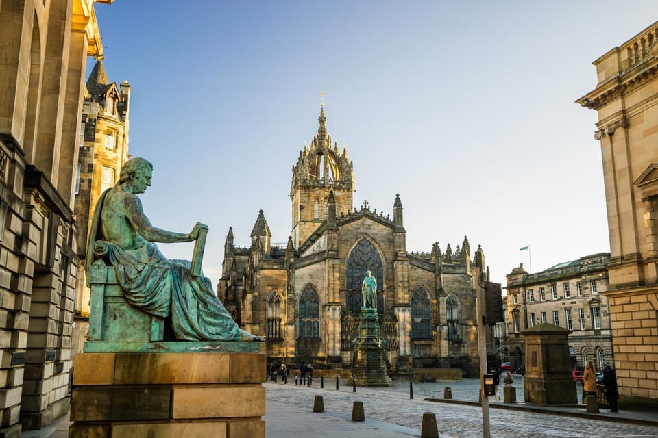 Skip-the-line Edinburgh Castle with Old Town Walking Tour - Price and value: what $308 per person buys you