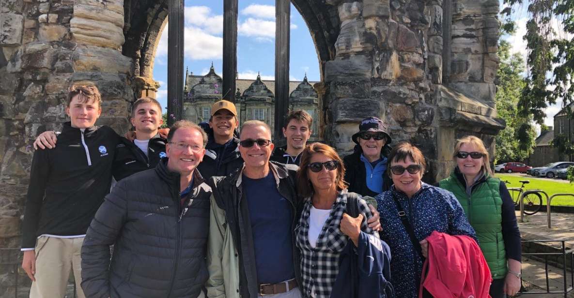 St Andrews: City Highlights Walking Tour with Cocktail - St Andrews, With a Cocktails-and-Story Twist