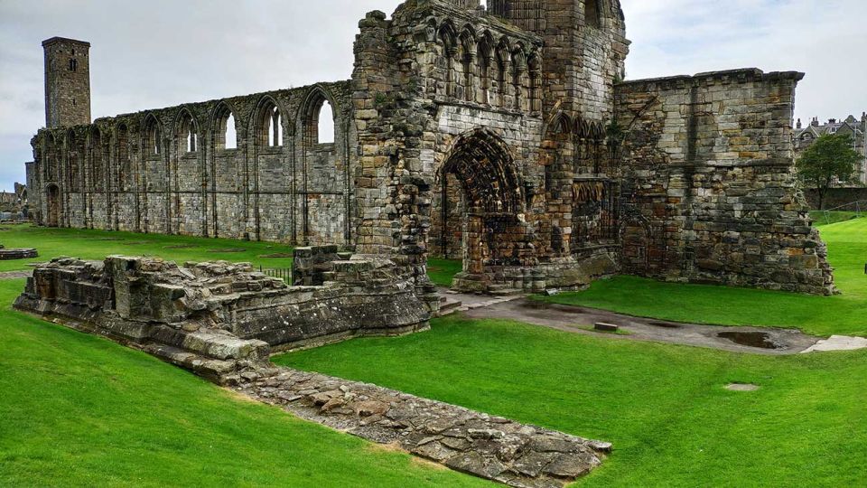 St Andrews: Guided Walking Tour, 12pm, 2pm daily - The Pends and the smaller stops that add texture