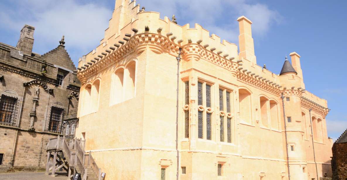 Stirling Castle: Skip-the-Line Guided Tour in Spanish - Going Inside the Royal Palace: Where Mary Lived