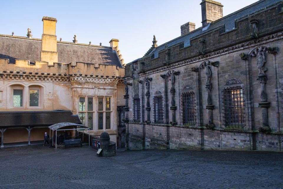 Stirling Castle: Skip-the-Line Guided Tour in Spanish - Spanish Live Guide: When Language Makes History Feel Real