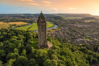 Stirling, Highlands & Distillery in Spanish - Dunkeld on the River Tay: a small-town stretch break