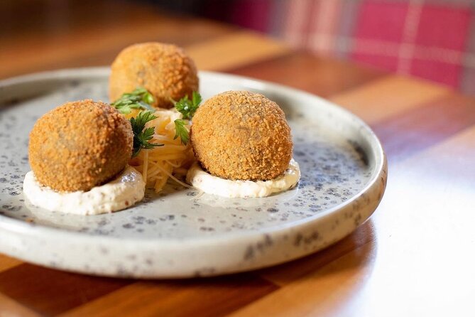 Taste Of Edinburgh Food Tour With All Food & Drinks Included - St Giles’ Cathedral at 1pm: where the tour’s story begins